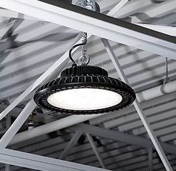 Exemplo de utilização da luminária industrial led UFO 100w, 150w e 200w teto galpão